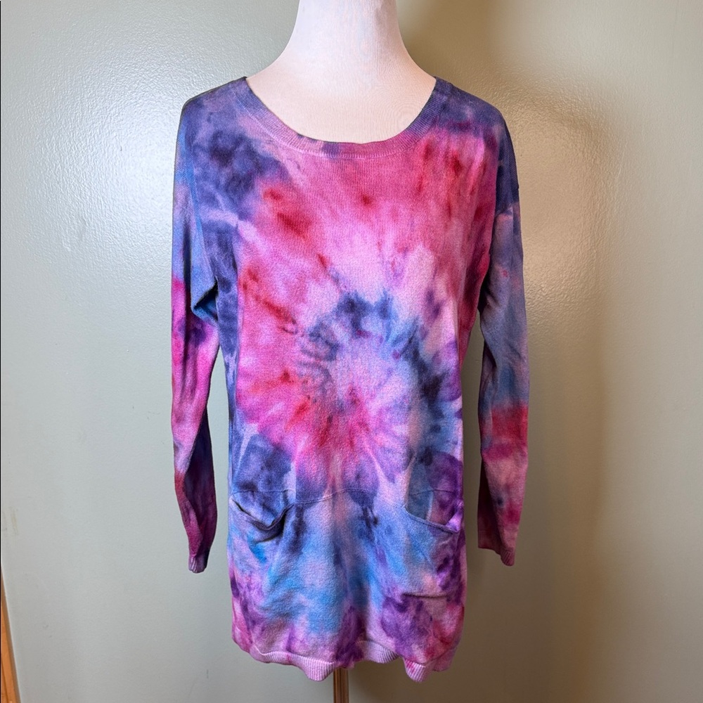 Tie-Dye Long Sleeve Women's Top - Picture 1 of 8